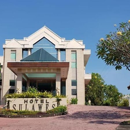 Hotel Sulawesi เจมเบอร์ ภายนอก รูปภาพ