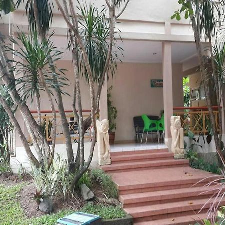 Hotel Sulawesi เจมเบอร์ ภายนอก รูปภาพ
